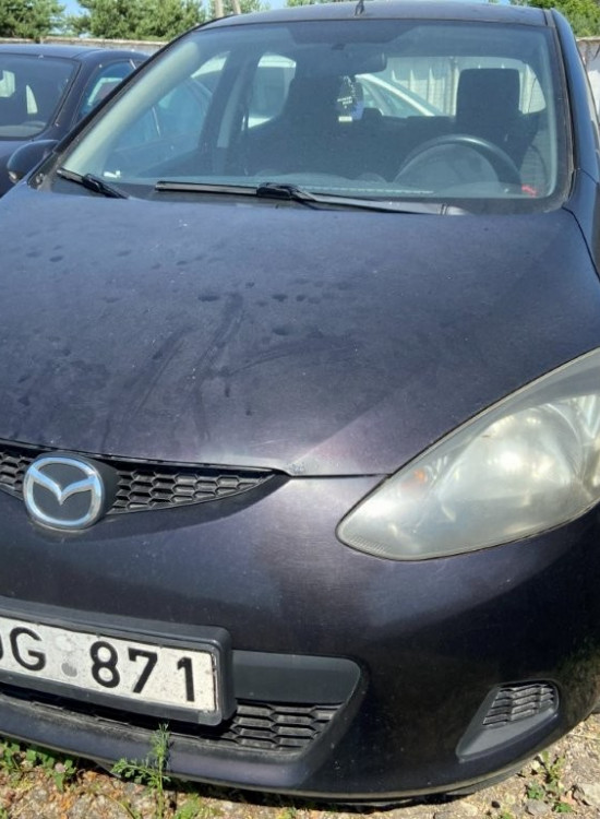 MAZDA 2